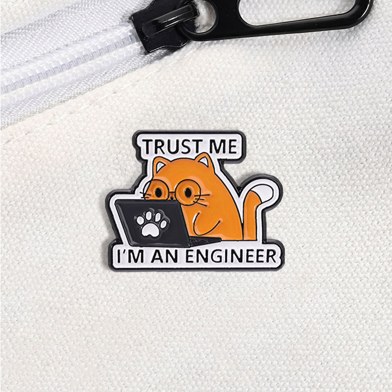 دبوس مينا بتصميم 'أنا مهندس' و - مراجعة Laptop Accessories Design وسعره